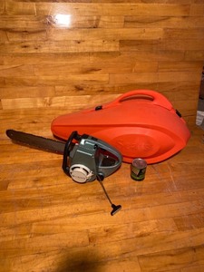 lot 2161 image: Vintage Sears Roebuck chainsaw and case model number 917.350020 14 inch bar and chain