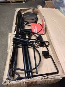 lot 7435 image: deluxe bird feeding station