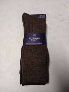 lot 7513 image: buttoned down free socks