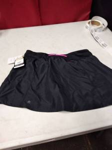 lot 7545 image: champion skirt