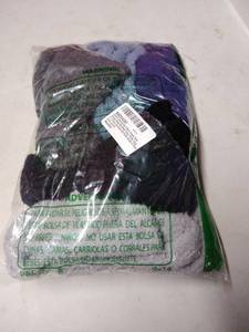 lot 7548 image: package of socks
