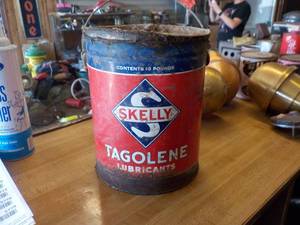 lot 5750 image: skelly tagolene grease can