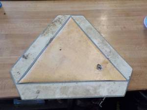 lot 5800 image: triangle sign