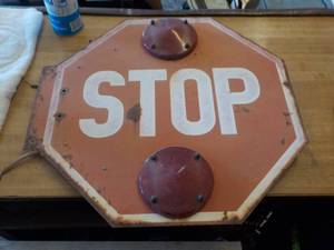 lot 5802 image: old stop sign w lights