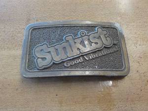 lot 5811 image: sunkist belt buckle
