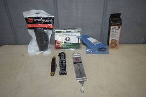 lot 415 image: Gun and Knife Accessories