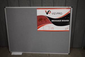 lot 41 image: Viz Pro Message Board 3 x 4