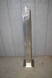 lot 64 image: Stainless Steel Post 4 x 4 x 39 on 8 x 8 Base