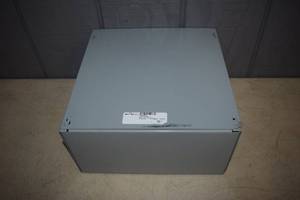 lot 76 image: Cooper B-Line Screw Cover Junction Box