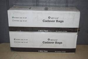 lot 183 image: 50 Vetone Bags
