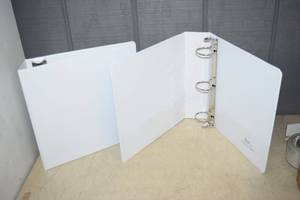 lot 237 image: 11 3-Ring Binders 2 White
