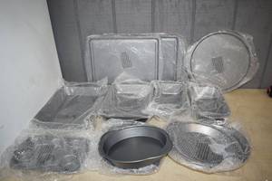 lot 289 image: 12 Piece Bakeware Set