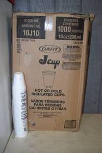 lot 393 image: 950 Foam Cups 10 ounce