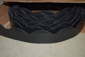 lot 412 image: Easy Flex Scallop No Dig Edging Kit 40 Feet