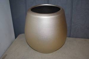 lot 208 image: Opalhouse Ceramic Planter 13 tall and 12 Diameter
