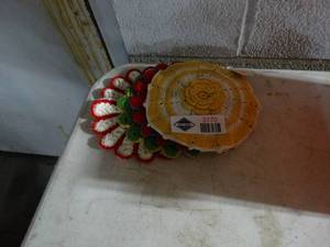 lot 3170 image: Lot of 5 Knitted Pot Holders