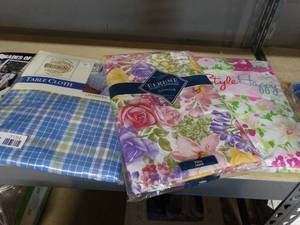 lot 3154 image: Lot of 3 New Table clothes