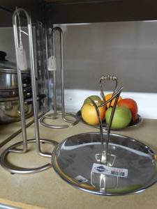 lot 3137 image: Metal kitchenware