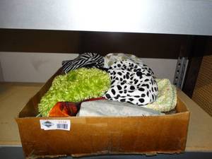 lot 3134 image: Assorted belts Ladies hats & misc.