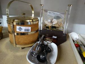 lot 3129 image: Lot of various kitchenware & misc.