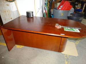 lot 3121 image: Lg rounded end wooden desk