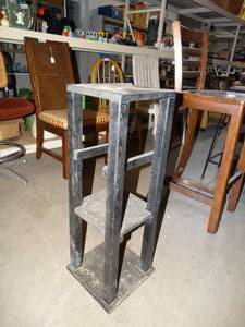 lot 3114 image: Small square wood shelf unit