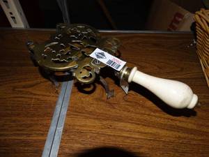 lot 3092 image: Vintage trivet w wood handle