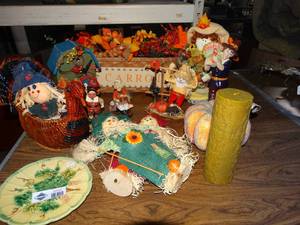 lot 3093 image: Lot of harvest decor