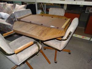lot 3095 image: NICE dining set w table & 4 chairs on wheels & leaf