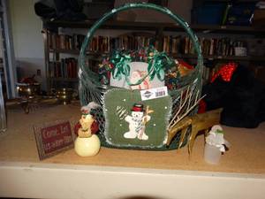 lot 3112 image: Christmas decor