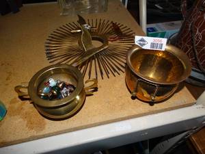lot 3056 image: Vintage metal wall decor & misc.