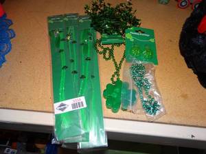 lot 3058 image: St, Patricks decor