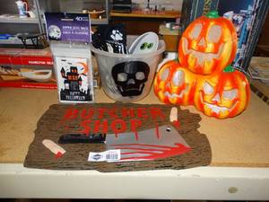 lot 3063 image: Assorted Halloween decor
