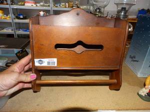 lot 3065 image: Vintage wood magazine rack