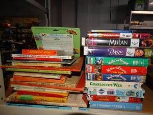 lot 3086 image: Lot of Childrens books & VHS tapes