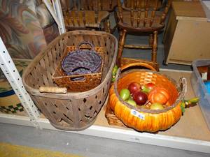 lot 3070 image: Lot of various decor baskets