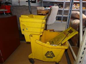 lot 3082 image: Nice mop bucket & wet floor sign