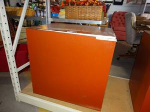 lot 3088 image: Wood storage boxpodium
