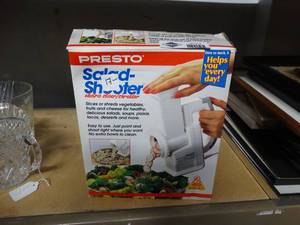 lot 3024 image: Presto salad shooter in box
