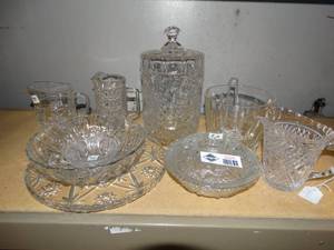 lot 3025 image: Lot of cut glass & crystal decor pcs