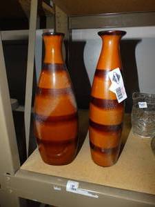 lot 3026 image: 2 matching vases