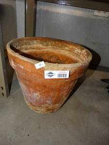 lot 3030 image: Lg flower pot