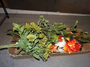 lot 3042 image: Box of faux flowers