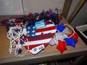 lot 3043 image: Lot of Patriotic decor
