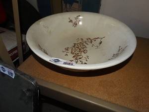 lot 3046 image: Lg vintage china bowl w design