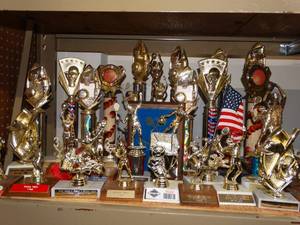 lot 3022 image: LARGE lot of assorted trophys