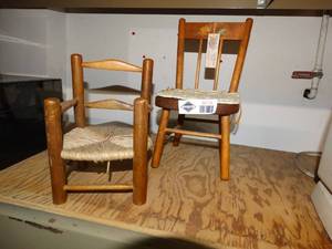 lot 3014 image: Wooden doll furniture