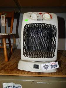 lot 3013 image: Table top electric heater
