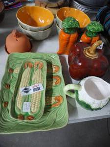 lot 2924 image: Nice decor kitchenware