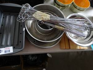lot 2938 image: Various kitchenware